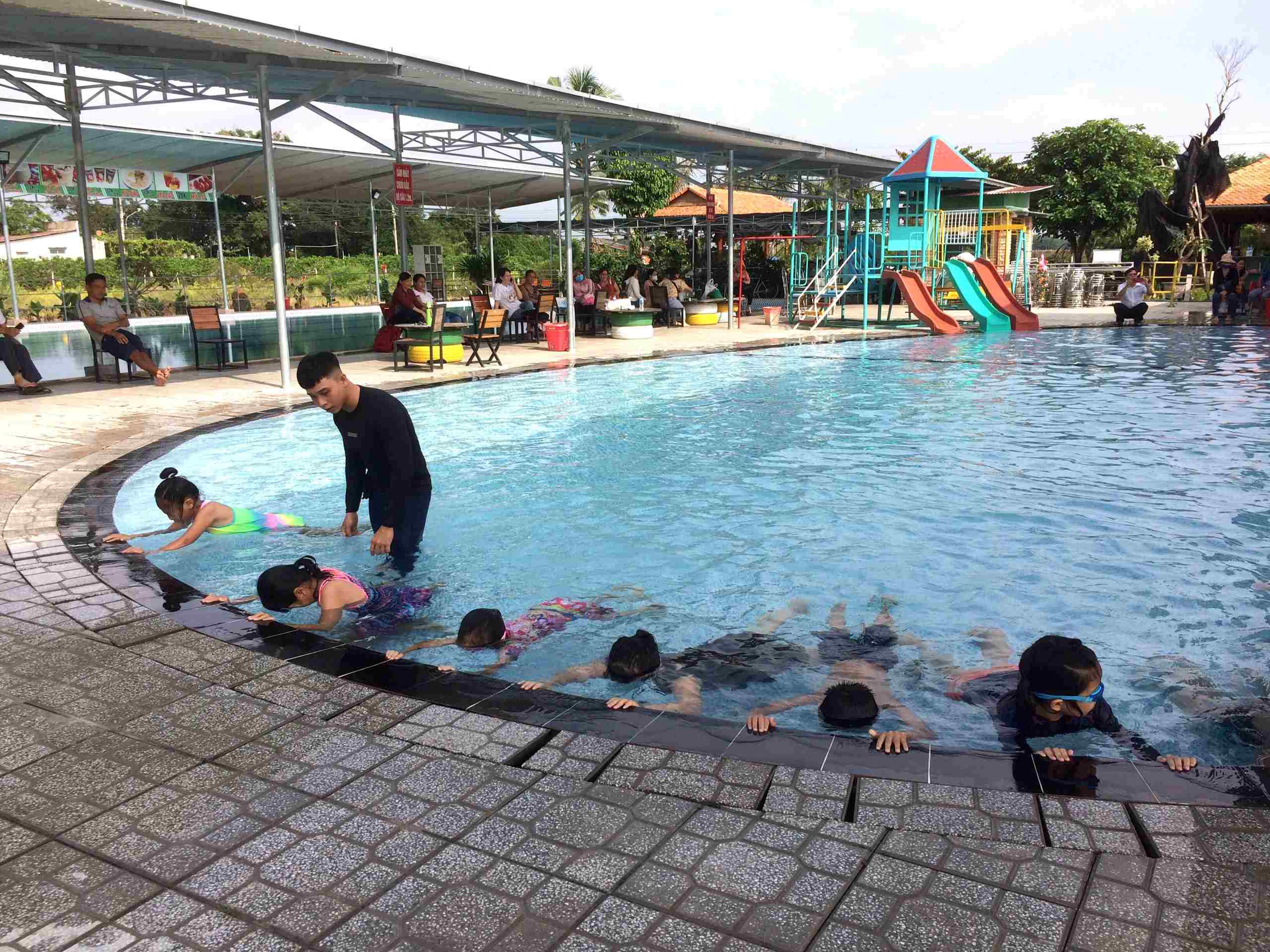 Huyện Dương Minh Châu mở lạy bơi miễn phí cho trẻ em